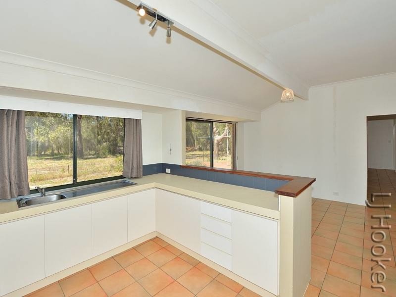 24 Davis Road, Barragup WA 6209