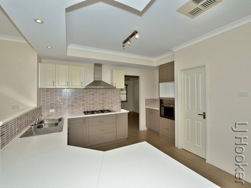 6 Santalum Circus, Halls Head WA 6210