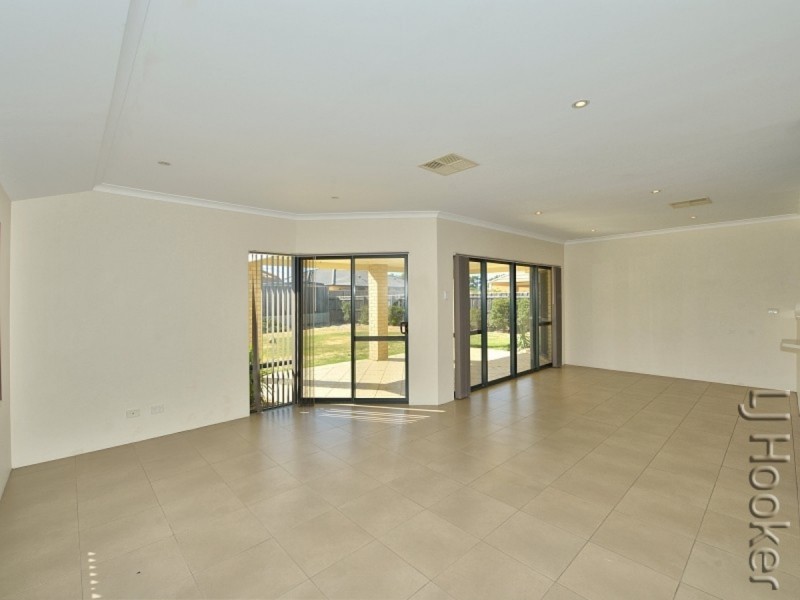 6 Santalum Circus, Halls Head WA 6210