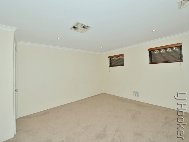 6 Santalum Circus, Halls Head WA 6210