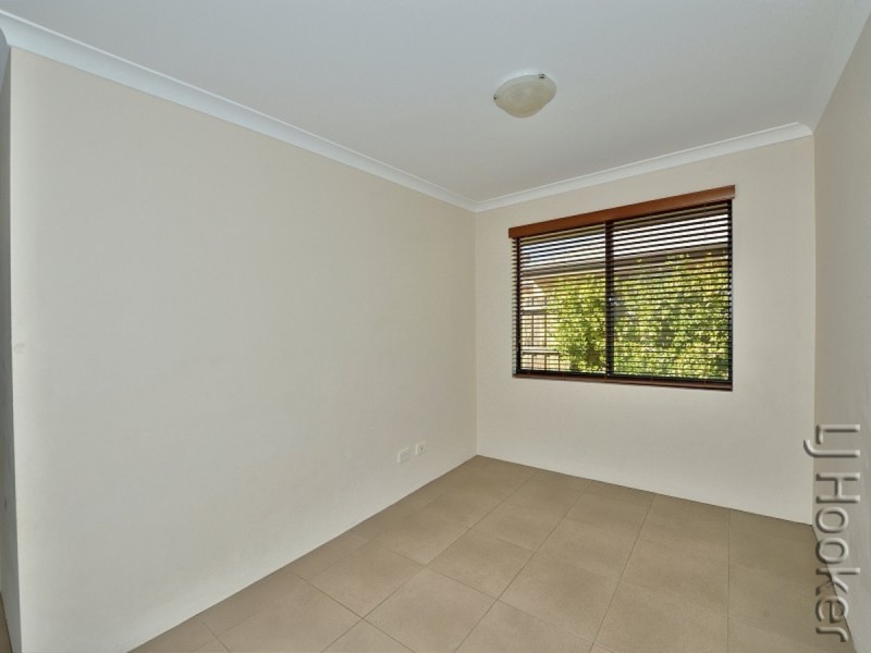 6 Santalum Circus, Halls Head WA 6210