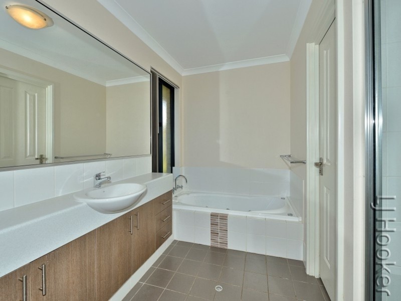 6 Santalum Circus, Halls Head WA 6210