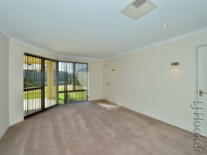 6 Santalum Circus, Halls Head WA 6210