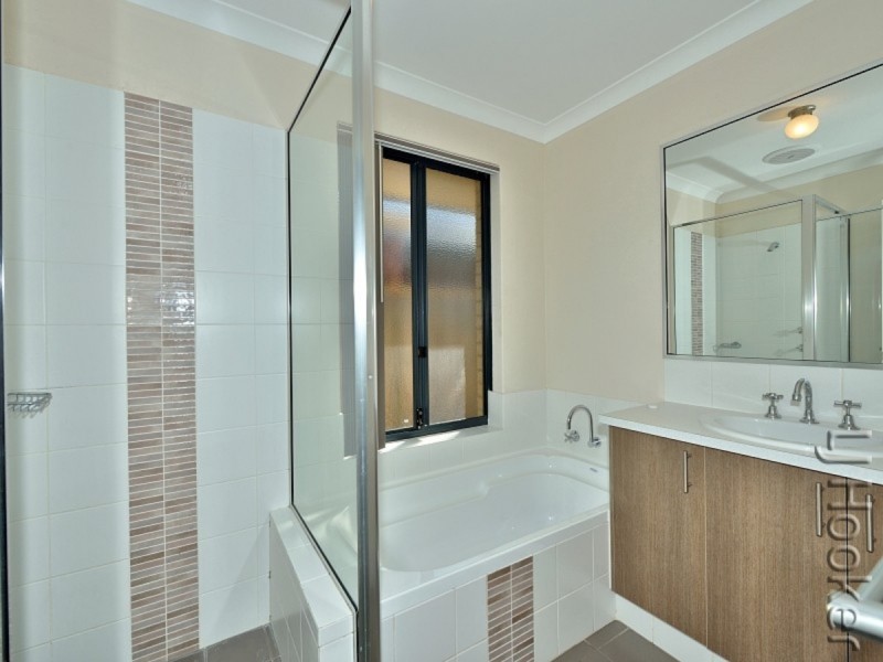 6 Santalum Circus, Halls Head WA 6210