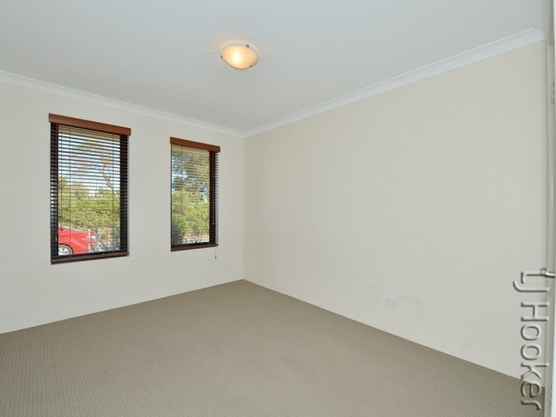 6 Santalum Circus, Halls Head WA 6210