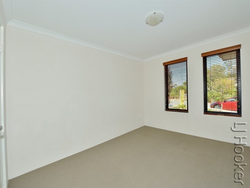 6 Santalum Circus, Halls Head WA 6210