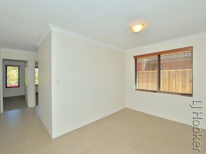 6 Santalum Circus, Halls Head WA 6210