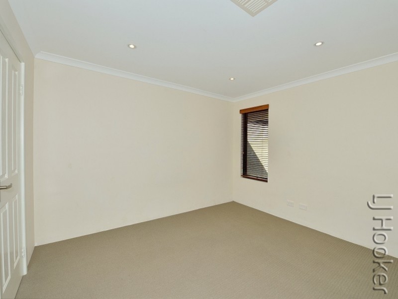 6 Santalum Circus, Halls Head WA 6210