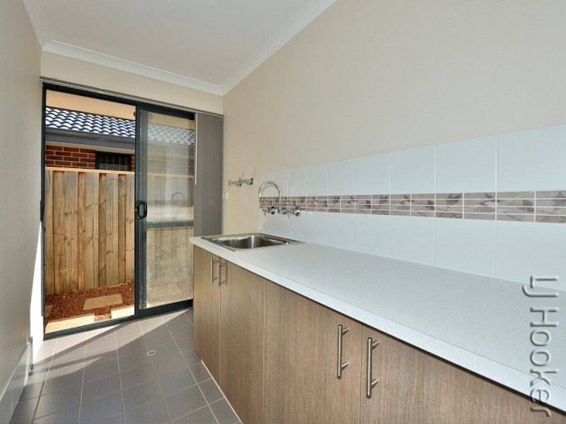 6 Santalum Circus, Halls Head WA 6210