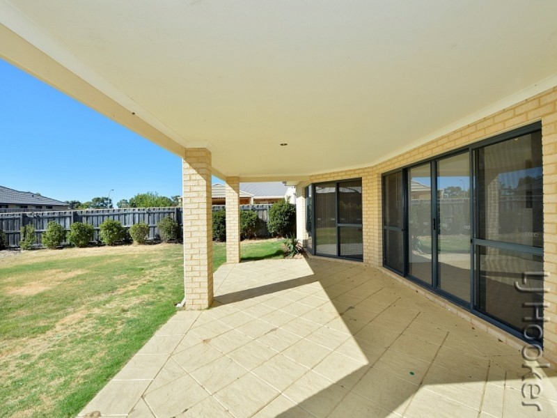6 Santalum Circus, Halls Head WA 6210