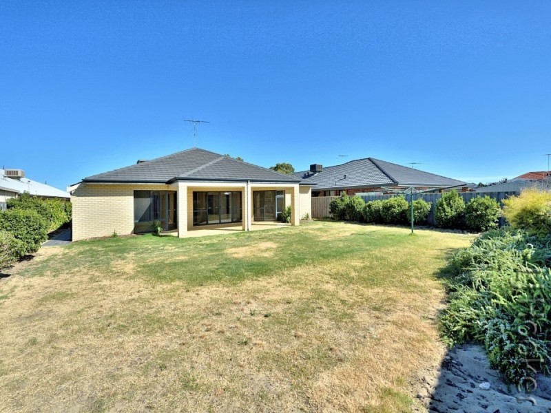 6 Santalum Circus, Halls Head WA 6210