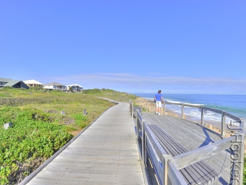 6 Santalum Circus, Halls Head WA 6210