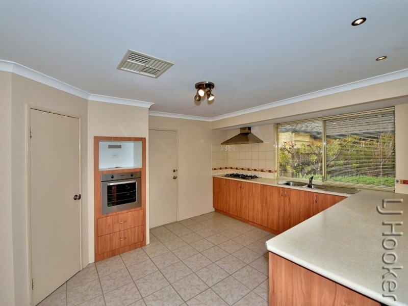 41 Waratah Circle, Halls Head WA 6210