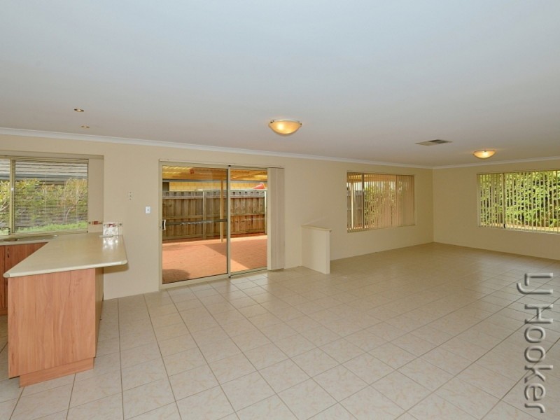 41 Waratah Circle, Halls Head WA 6210