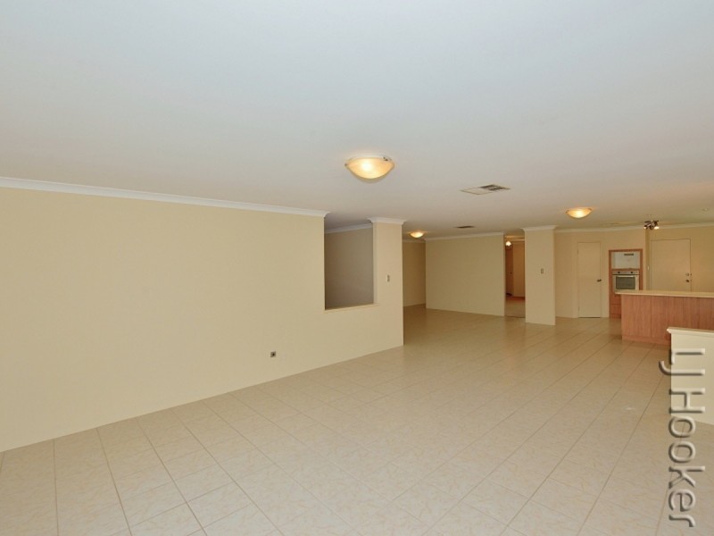 41 Waratah Circle, Halls Head WA 6210