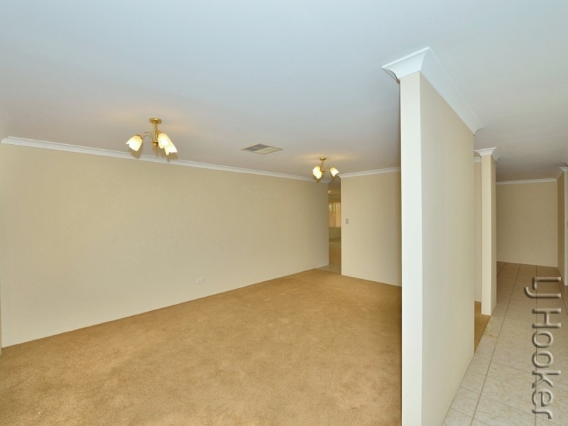 41 Waratah Circle, Halls Head WA 6210