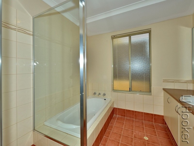 41 Waratah Circle, Halls Head WA 6210