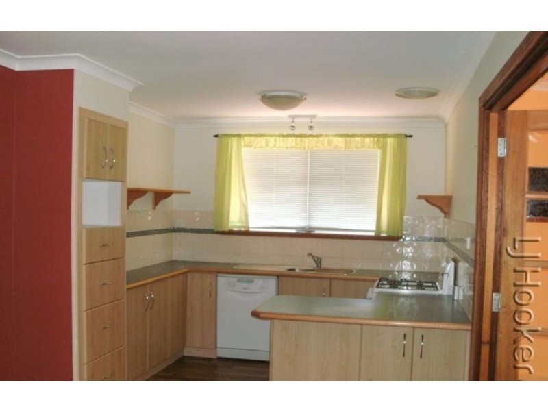 16 Oversby Street, Halls Head WA 6210