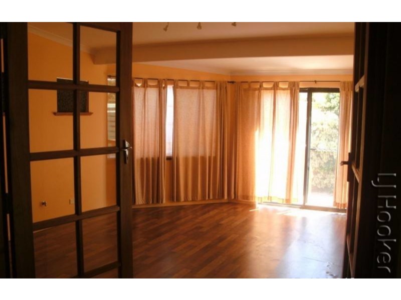 16 Oversby Street, Halls Head WA 6210