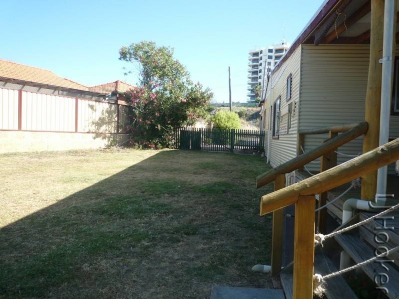 16 Oversby Street, Halls Head WA 6210