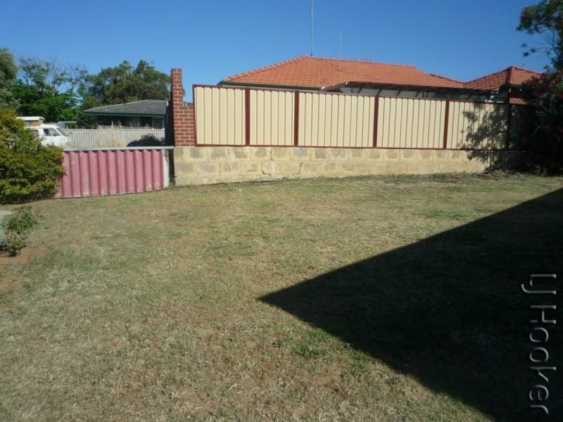 16 Oversby Street, Halls Head WA 6210