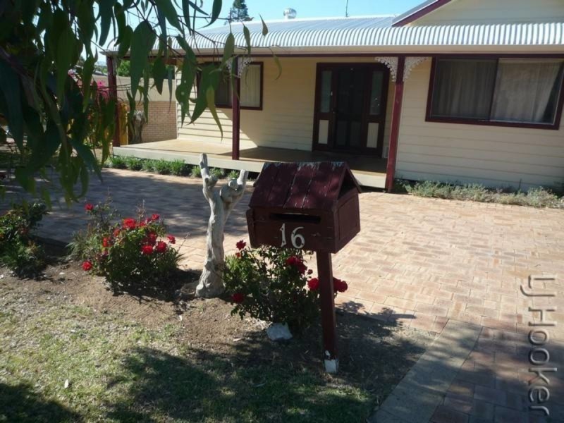 16 Oversby Street, Halls Head WA 6210