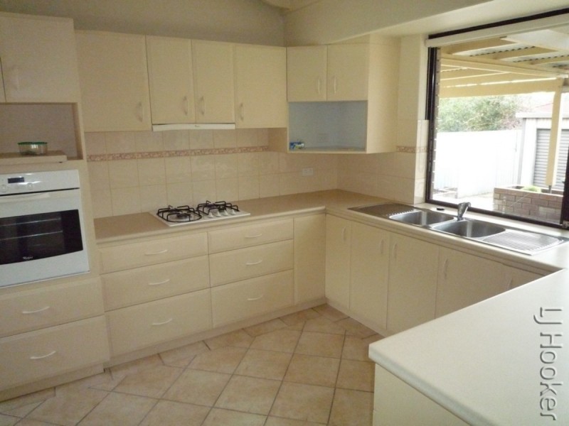 54 Peelwood Parade, Halls Head WA 6210