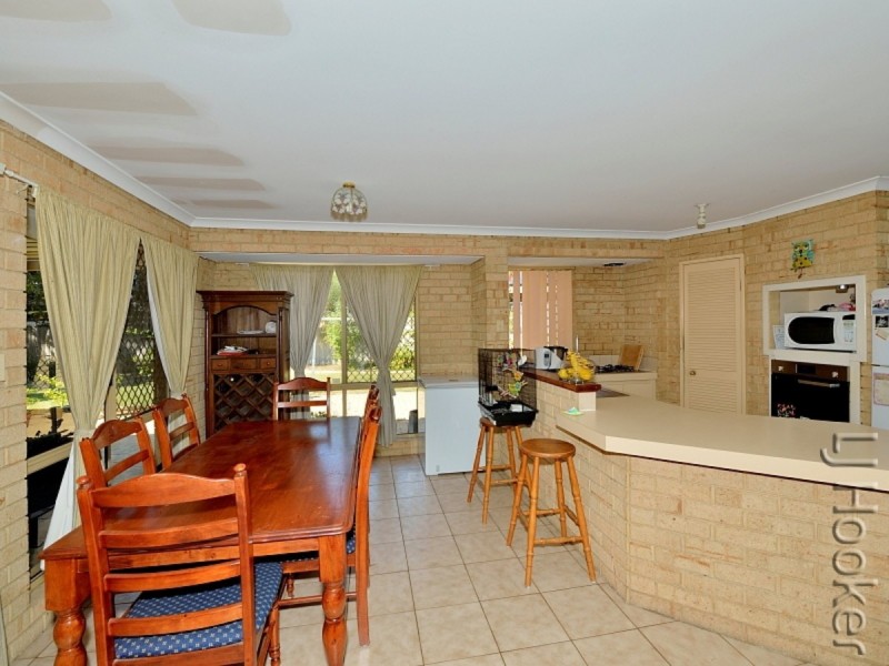18 Magnolia Rise, Halls Head WA 6210