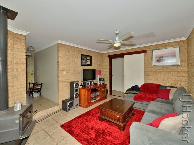 18 Magnolia Rise, Halls Head WA 6210