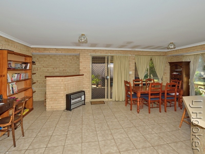 18 Magnolia Rise, Halls Head WA 6210