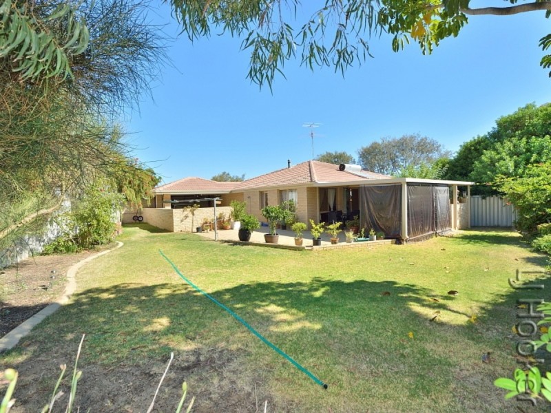 18 Magnolia Rise, Halls Head WA 6210