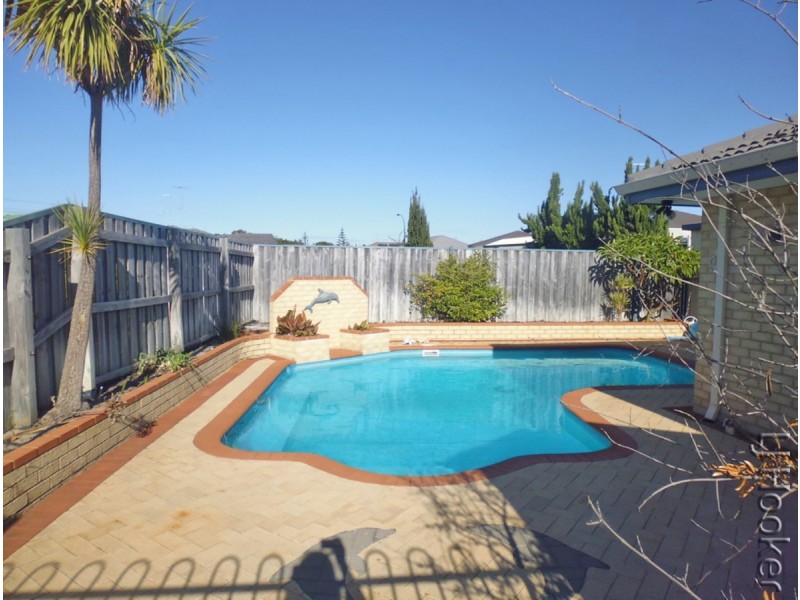 24 Montego Way, Halls Head WA 6210