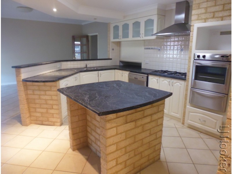 24 Montego Way, Halls Head WA 6210