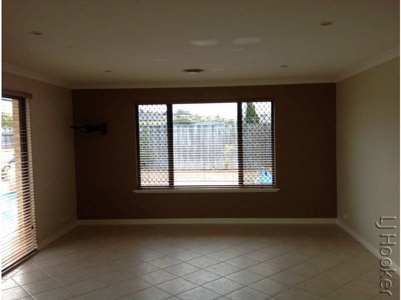 24 Montego Way, Halls Head WA 6210