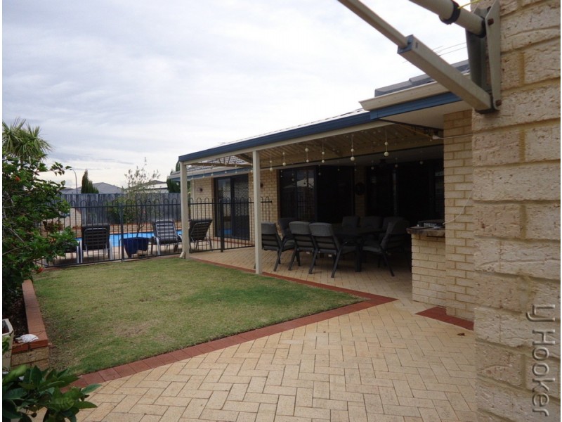 24 Montego Way, Halls Head WA 6210