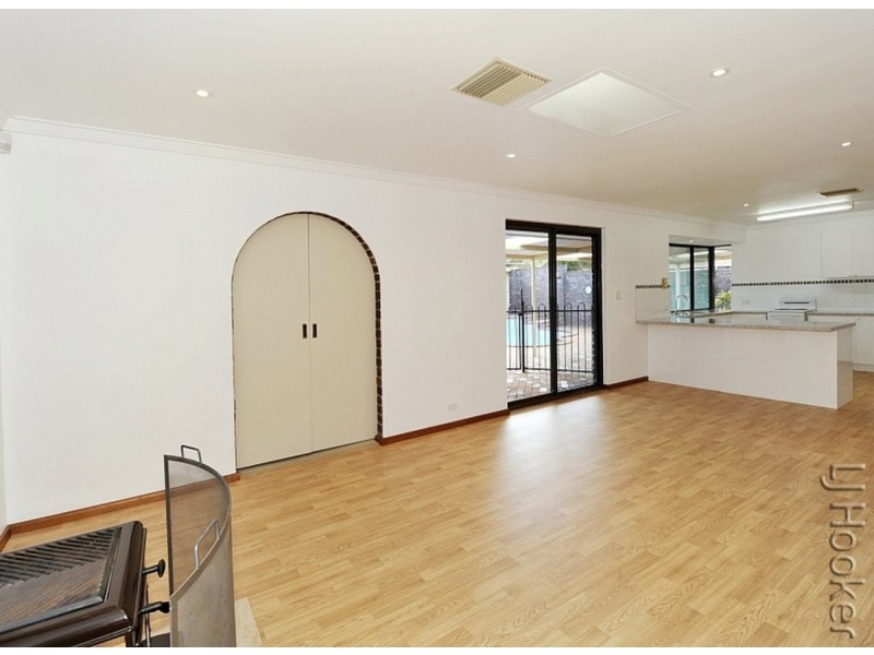 66 Mclarty Road, Halls Head WA 6210