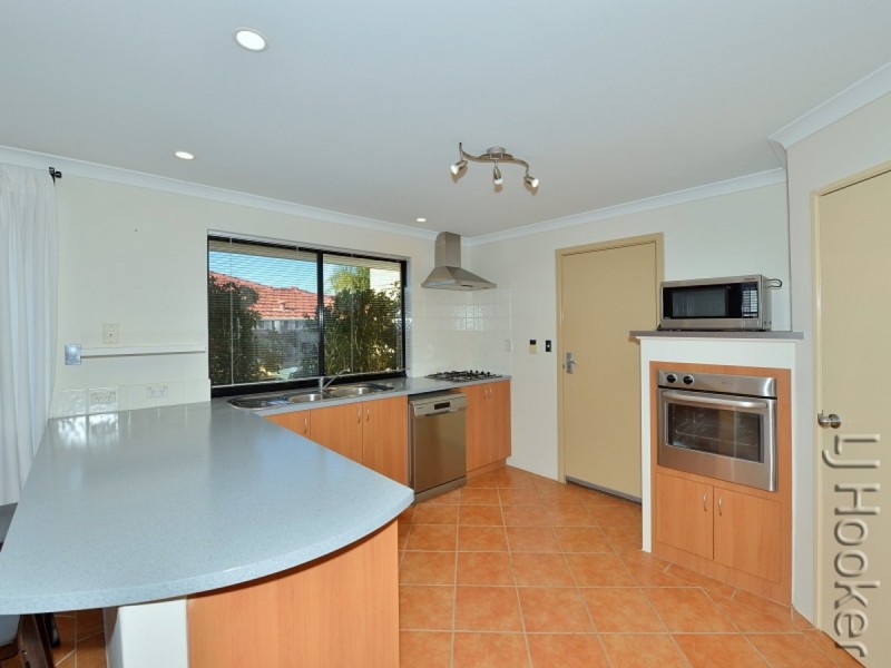 4 Waxflower Vista, Halls Head WA 6210