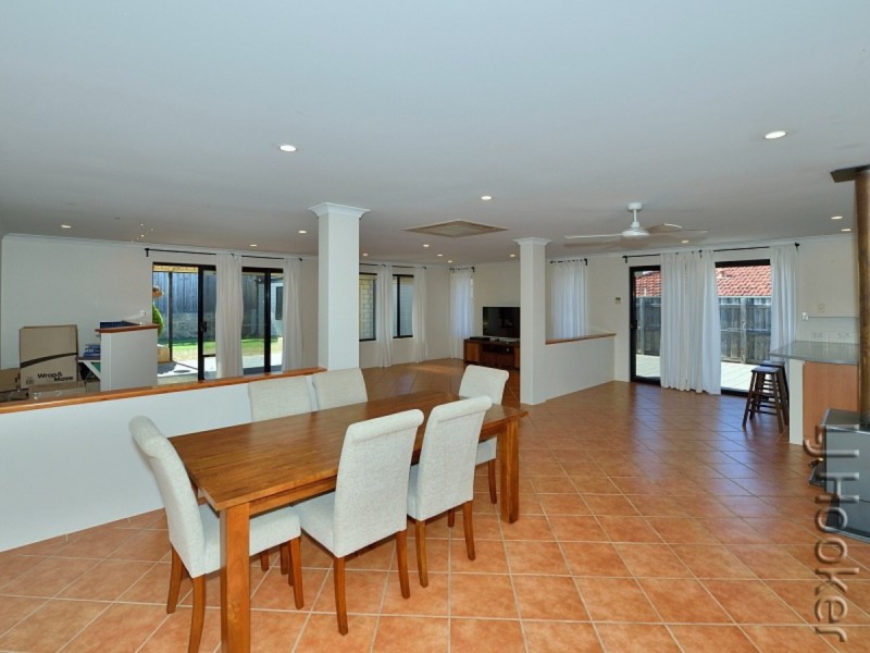 4 Waxflower Vista, Halls Head WA 6210