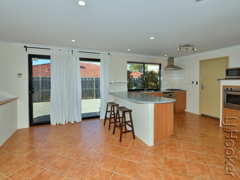 4 Waxflower Vista, Halls Head WA 6210