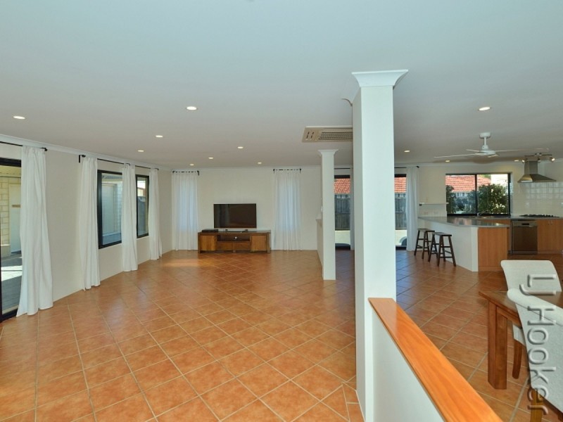 4 Waxflower Vista, Halls Head WA 6210