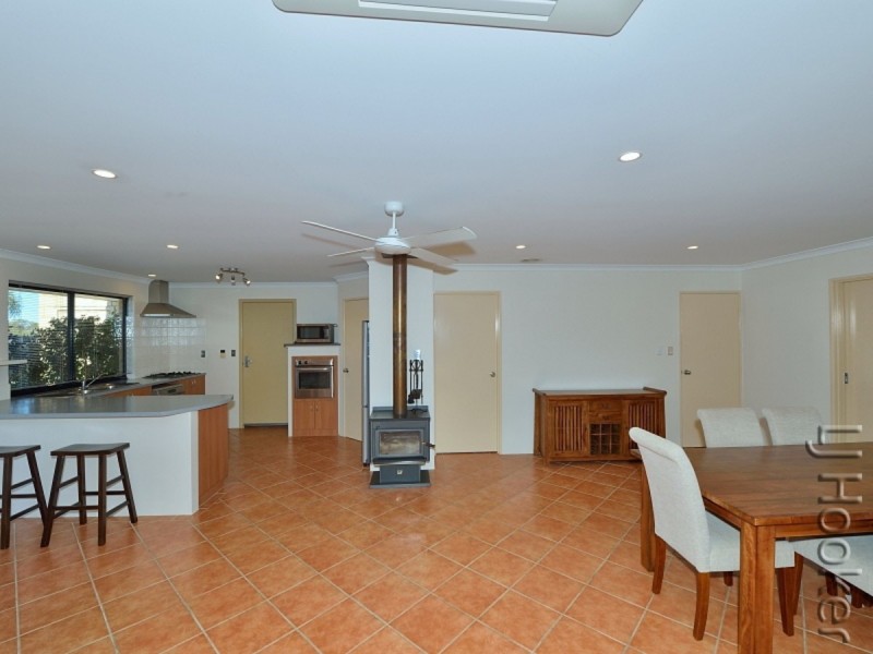 4 Waxflower Vista, Halls Head WA 6210