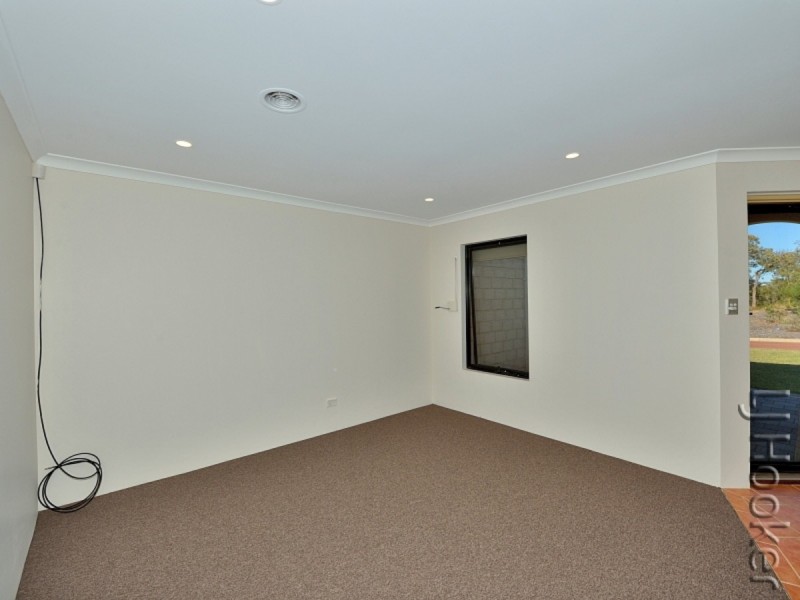 4 Waxflower Vista, Halls Head WA 6210