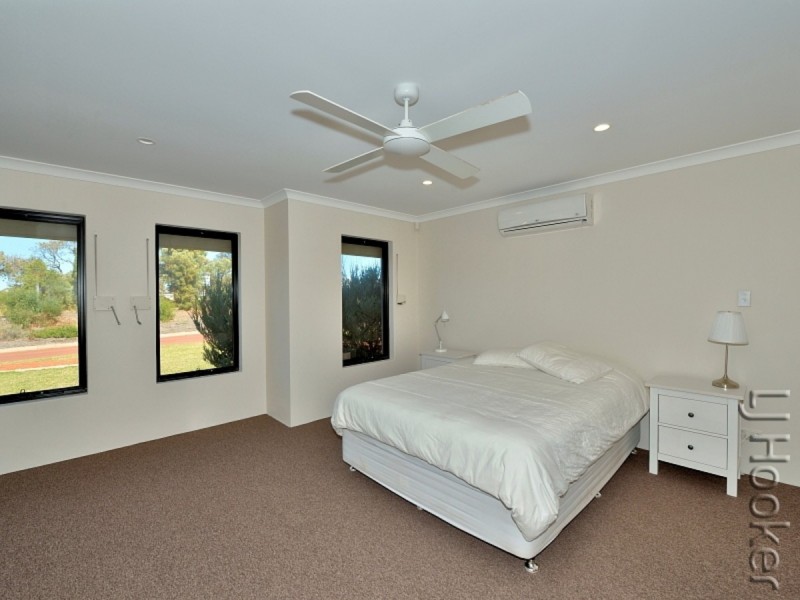 4 Waxflower Vista, Halls Head WA 6210