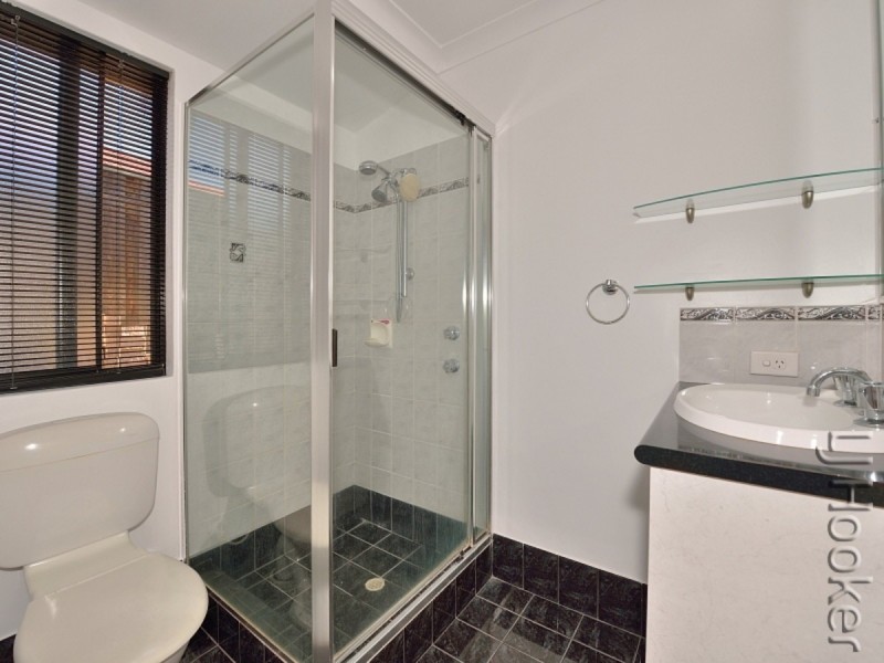 4 Waxflower Vista, Halls Head WA 6210