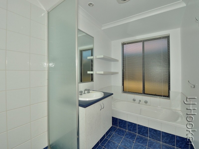 4 Waxflower Vista, Halls Head WA 6210