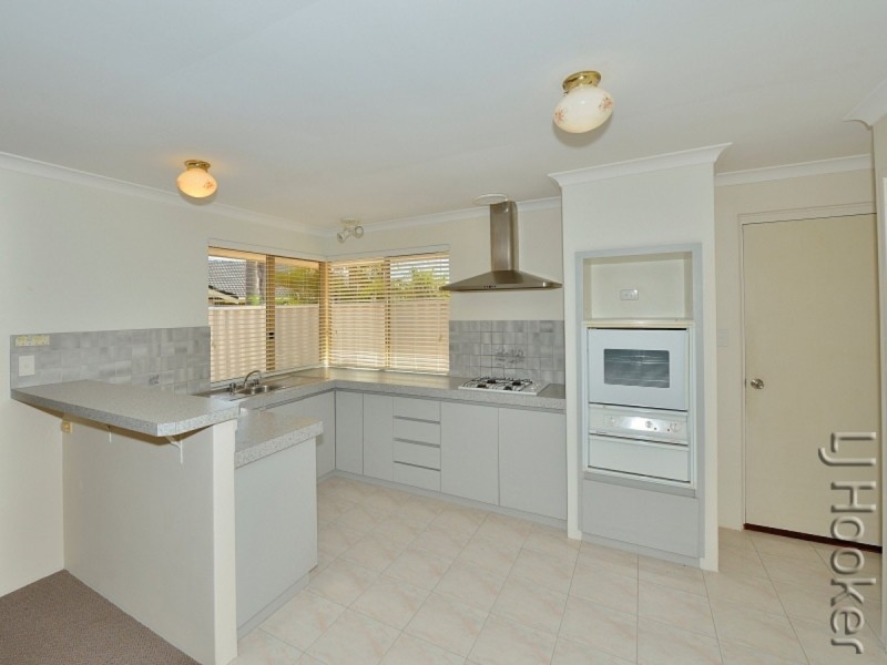 1/6 Dory Close, Halls Head WA 6210