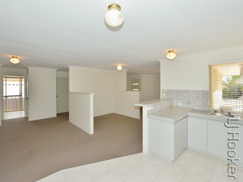 1/6 Dory Close, Halls Head WA 6210