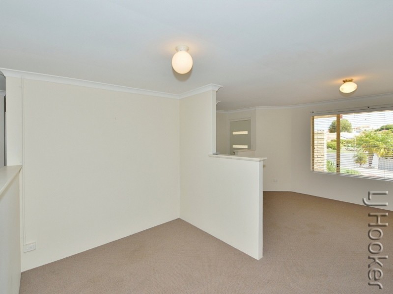 1/6 Dory Close, Halls Head WA 6210