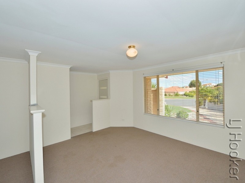 1/6 Dory Close, Halls Head WA 6210