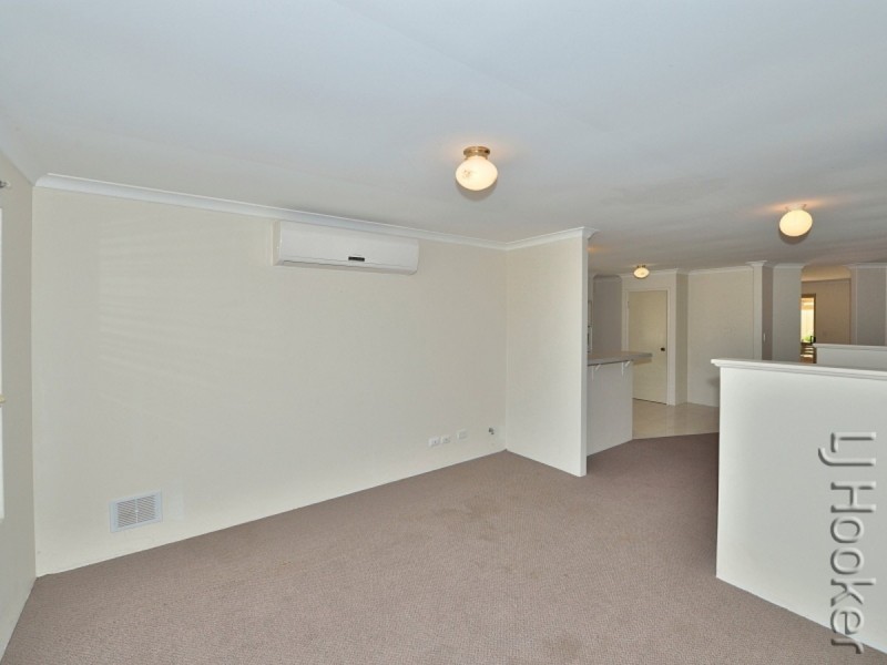 1/6 Dory Close, Halls Head WA 6210